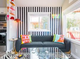 Rainforest Tiny Home Retreat #17 Abstract Modern, hotell i Forks