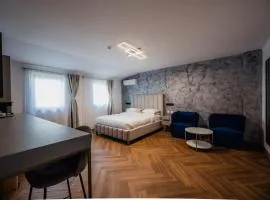 Aristide House - Premium Luxury Self Check-in Rooms and Suites