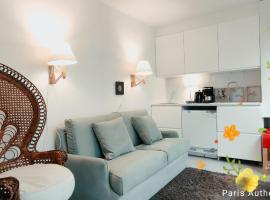 PARIS AUTHENTIC HOUSE Entier 1920's House, For Groups, Métro Line 7 station Porte d'Ivry, hotel in Paris