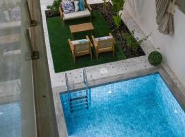 Mlaath Chalet شالية ملاذ, hotel v destinácii Barka