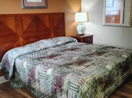 Gated 1 King BedRoom 1 Bath Apt with Full Kitchen 210