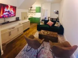 Twenty 7 - Modern & Spacious Townhouse