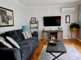 Cute and cozy 3 bedroom apartment centrally located