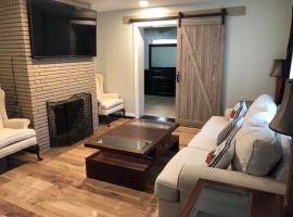 Spacious 5 Bedroom Home in Decatur Near Downtown Atlanta Ideal for Families & Groups, Hotel in Decatur