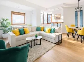 He-Ra Apartment near Macedonia Square with Parking