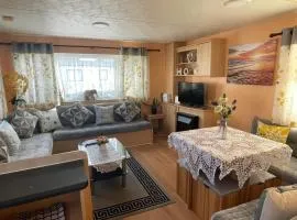 Bright Family Caravan with Deck & BBQ at Seawick Holiday Park, Clacton
