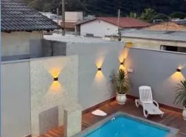 Casa com Piscina Próxima ao MotoGP Ideal para Grupos