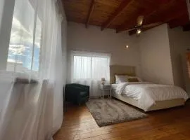 Bo-Kaap Queen Room Wooden Floors & High Ceilings