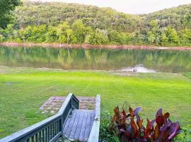 Riverfront Retreat - Right next to the White River