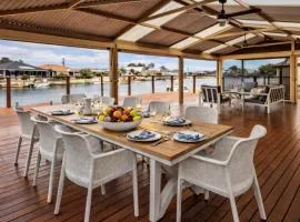 Absolute Canal-Front Private Jetty Sleeps 8