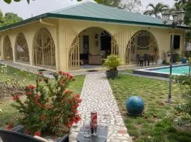 Eigen knusse bungalow met prive zwembad