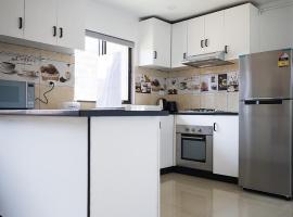 Malhana Apartments, hotel di Rewasau