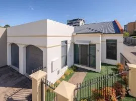 Golden Townhouse at the Gardens