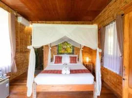 Jungle Breeze Hideout