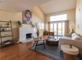 Beautiful Monterey Park Home With a View, Backyard and BBQ