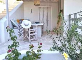 Dioni Boutique House 36 meters from the beach