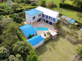 Hermosa finca Combia, hotel v destinácii Combia Baja