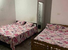 OYO 81249 Waris Lodge, hotell i Kānha