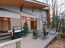 Hilltop Villa Karuizawa - Peaceful Hilltop Forest Retreat with Mountain View