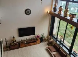 Spacious Penthouse at Temple Hill Sion