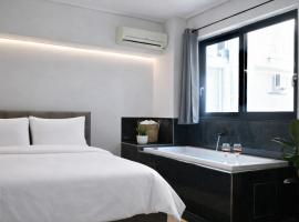 Zoe's Suite Athen's Center