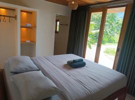 Sonnenhouse Lombok Kertaraharja Bungalow "Kamboja"，Luk的飯店