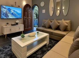 Aasmana 2BHK Bungalow with open air jacuzzi, hotel a Arpora