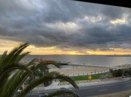 St Kilda absolute beachfront views, hotel in Melbourne