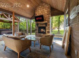 2BR Private Cabin - HotTub - Fire Pit - BBQ - Patio, hotell sihtkohas Broken Bow