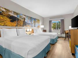 Days Inn & Suites by Wyndham Castle Rock, khách sạn ở Castle Rock