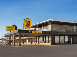 Super 8 by Wyndham Hearst ON, hotel em Hearst