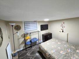 Bright Room in Walkout Basement、ピカリングのホテル