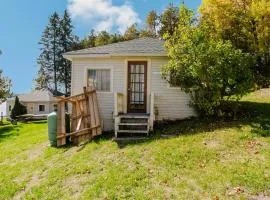 Charming Lakeview Family Resort in Katchwanooka with Private BBQ and firepit