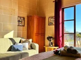 Ta Carmen Farmhouse with pool