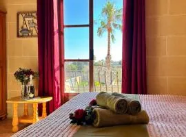 Ta Carmen Farmhouse with pool