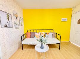 Your Comfort Zone Staycation1, viešbutis Maniloje