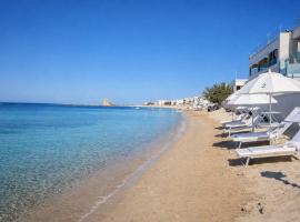Hotiday Torre Pali Spiaggia: Torre Pali'de bir otel