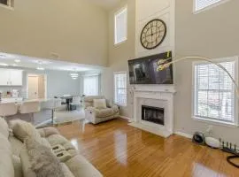 3BR w/ Backyard • Airport & Downtown • Six Flags