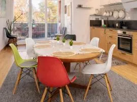 Urbanes Design-Apartment für große Gruppen mit 2 Balkonen