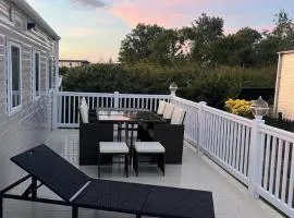 Summer Breeze Deluxe Caravan