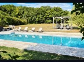 Beautiful pigeonnier with sensational surroundings