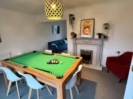 Spacious House - Parking - Pool Table
