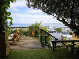 Cardamom Cottage, sleeps 3 and 1 min walk to beach