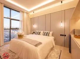 Bright Studio - Partial Sea View - Walk to Corniche