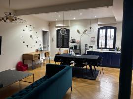 Apartment with terrace Mérignac, hótel í Mérignac