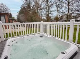 Graceland Lodge with Hot Tub
