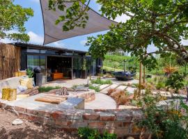 Naughty by Nature - Adults Only - Luxury Cabin - Hot Tub - Wilderness, מלון בווילדרנס