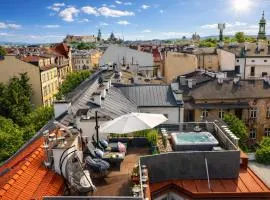 Old Town Apartment with Private Rooftop Jacuzzi and the Sky Views ! Balcony AC WiFi Parking