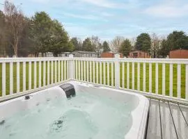 Brians Lodge with Hot Tub