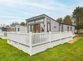 Brians Lodge with Hot Tub
